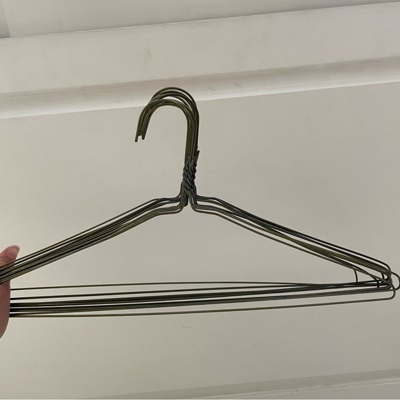 Set of wire hangers - Picture 4 of 4